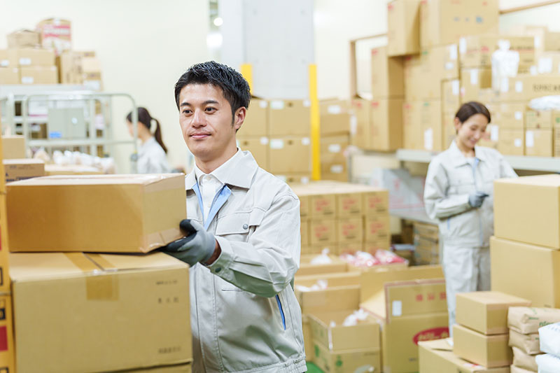 作業をする男性